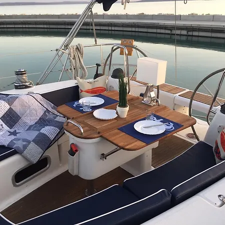Bavaria Cruzer Botel *