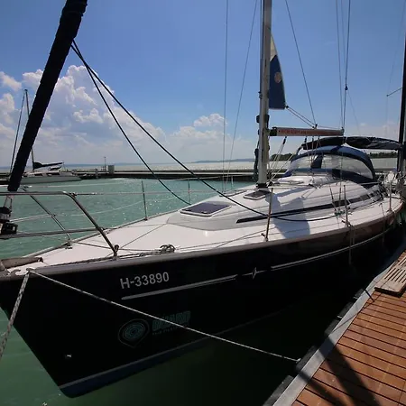 Botel Bavaria Cruzer Alsóörs