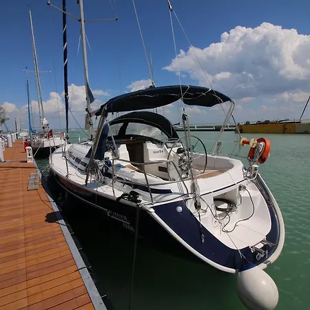 Bavaria Cruzer Botel Alsóörs