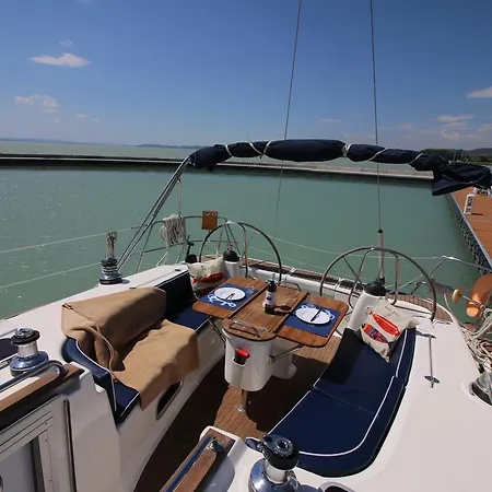 Bavaria Cruzer Botel