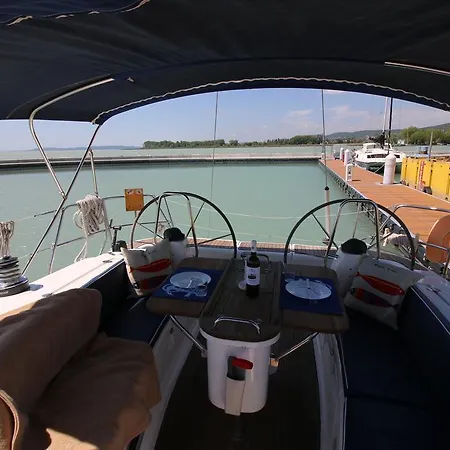 Bavaria Cruzer Botel *