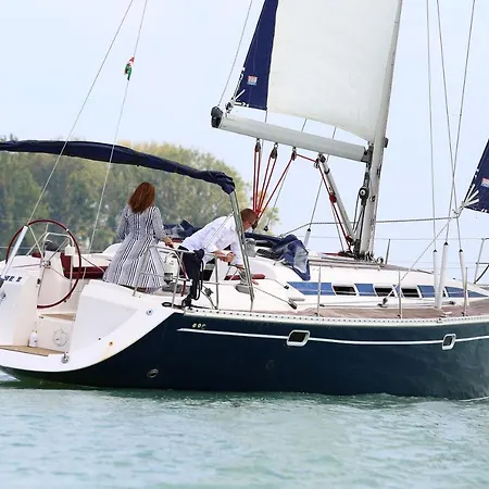 Botel Bavaria Cruzer